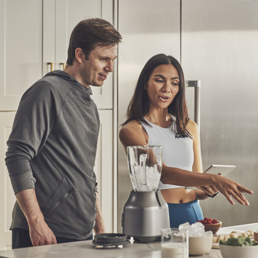 A female nutritionist helping a male client