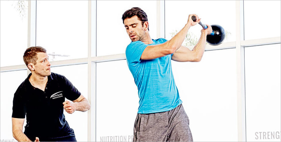 trainer showing client how to workout